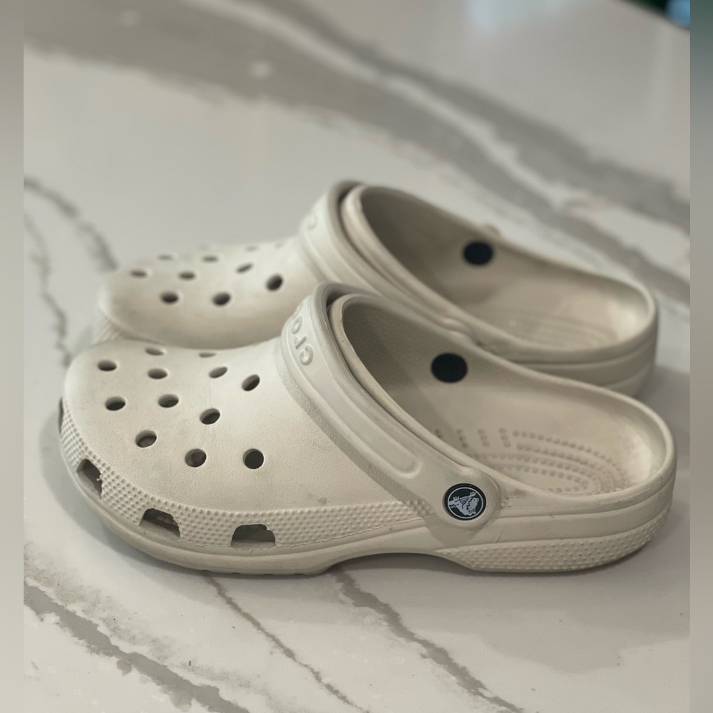 Men’s CROCS size 6 or Women’s size 8 - atmosphere color